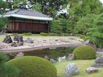 petite table basse où l'on prend ses repas au japon